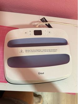 Cricut Maker and Cricut EasyPress Bundle with Tools