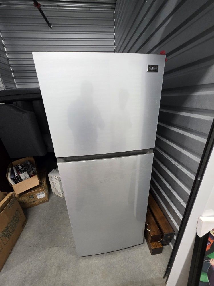 Avanti Refrigerator