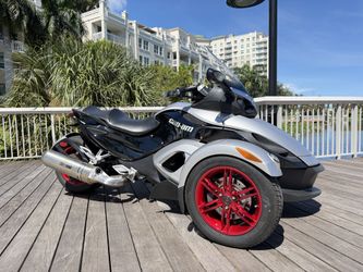 2009 Can-Am Spyder RS-SE5 low 12K miles excellent