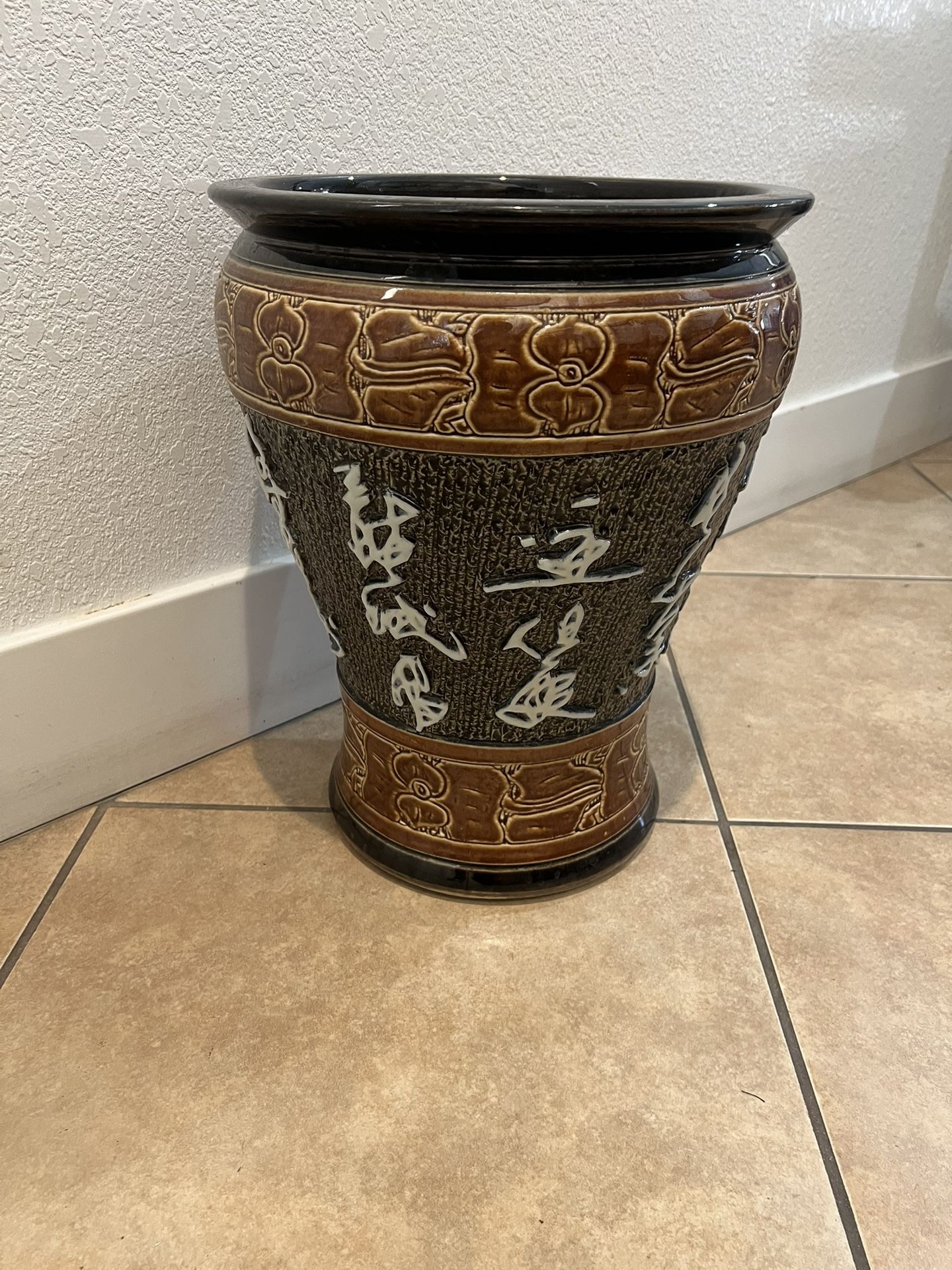 Beautiful New Decorative Ceramic Planter Or Pot