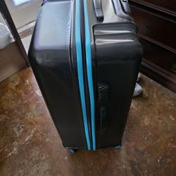 Safari Large Checked Trolley Luggage Like New