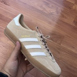 Women’s Adidas Beige Gazelle’s 