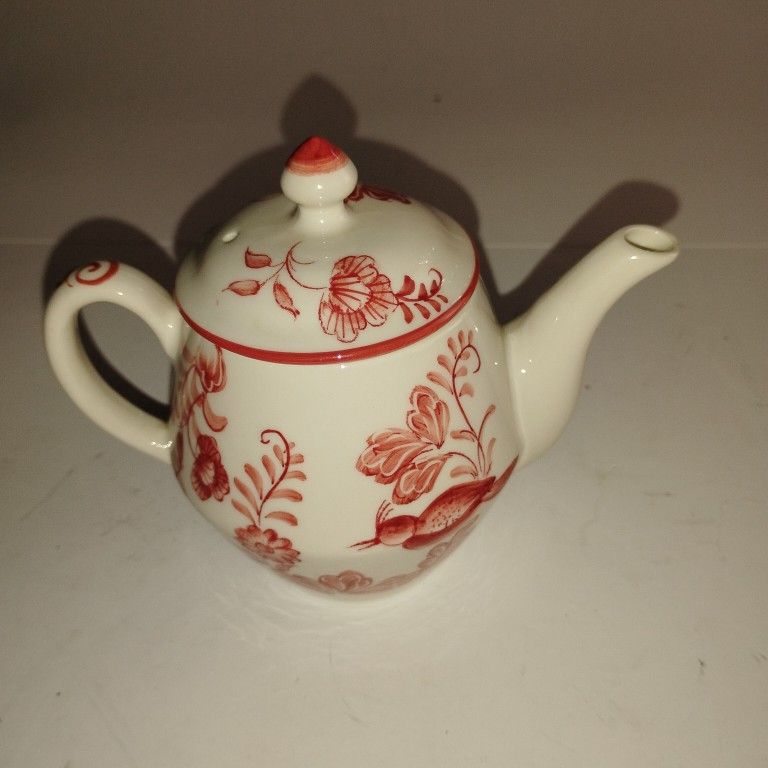 Lovely Petite Williamsburg Tea Pot