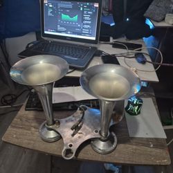 Trailer Horns 2 Working Good Sounds Loud