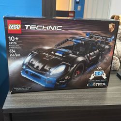 LEGO Technic Porsche GT4 E-performance 