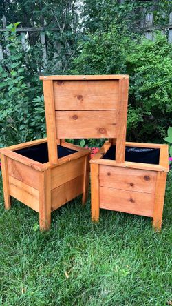 All-Cedar Stained Patio Planter