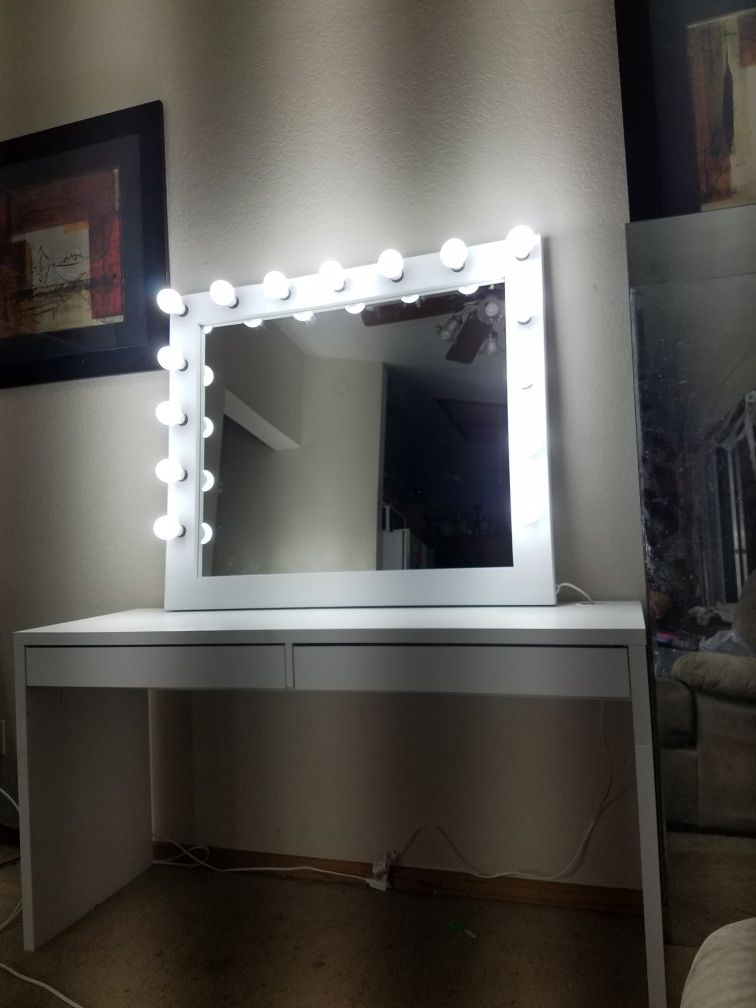 XL makeup vanity mirror. No desk