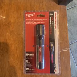 Milwaukee Flash Light 