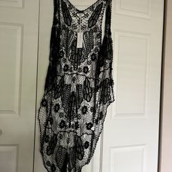 It’s Very Nice Crochet Duster. The Color Is Black The Size It’s Small. It’s Brand New.