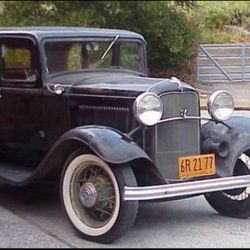1932 Ford 4 Doors Sedan Deluxe