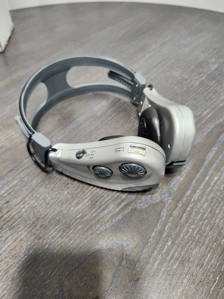 Vintage Walkman $15 Vintage Radio Headset