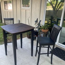Table with x2 chairs