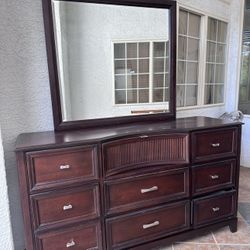 Dresser With Mirros