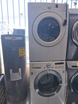 Nice LG front loader washer and electric dryer set/ stackable