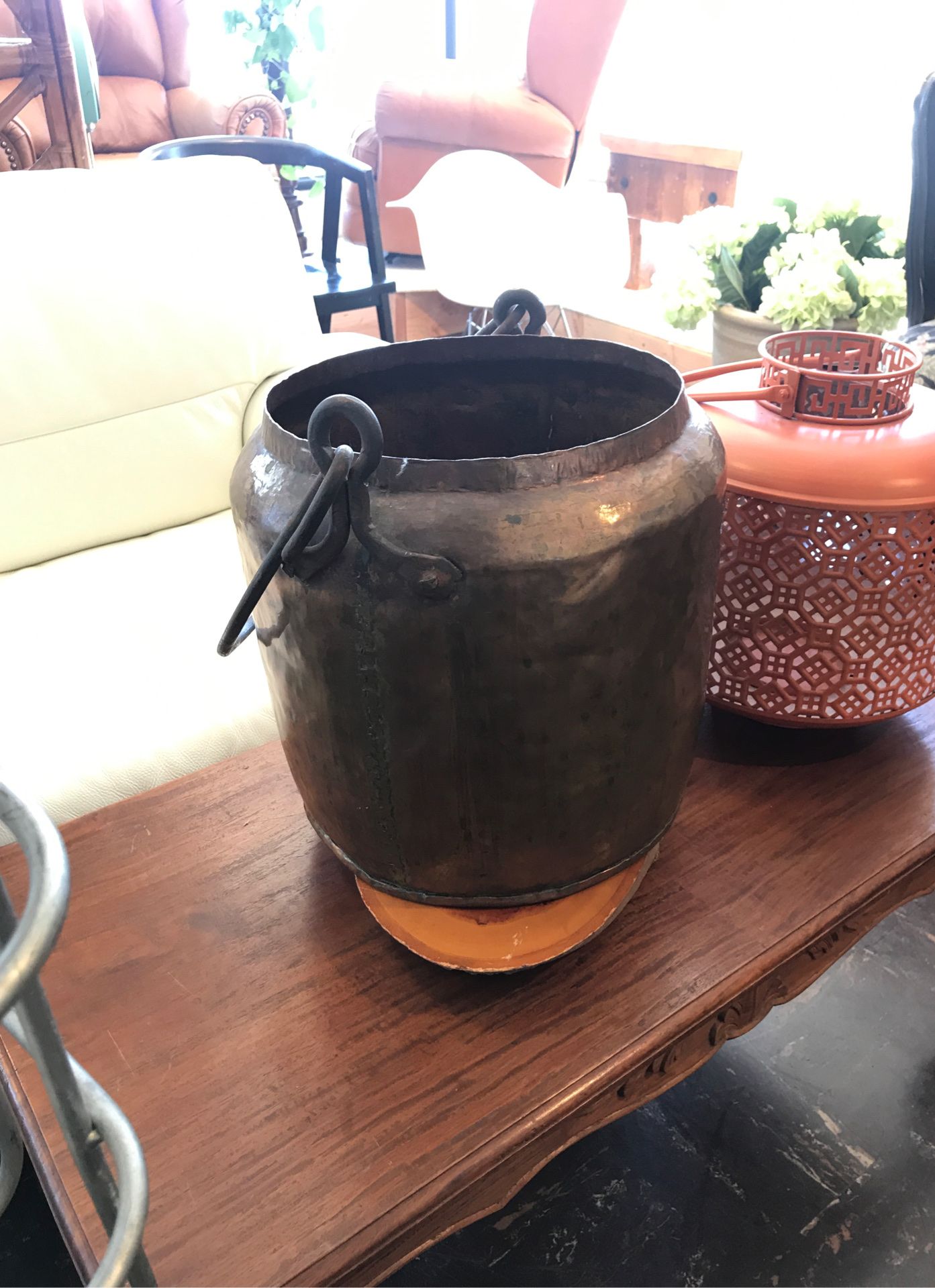 Hammered copper pot with handle