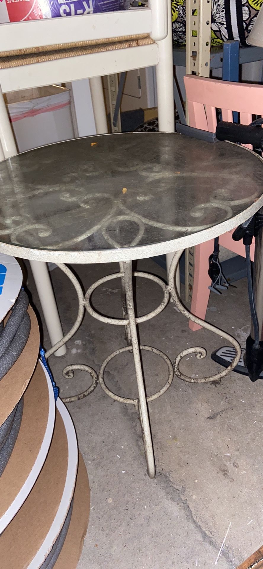 Free outdoor table