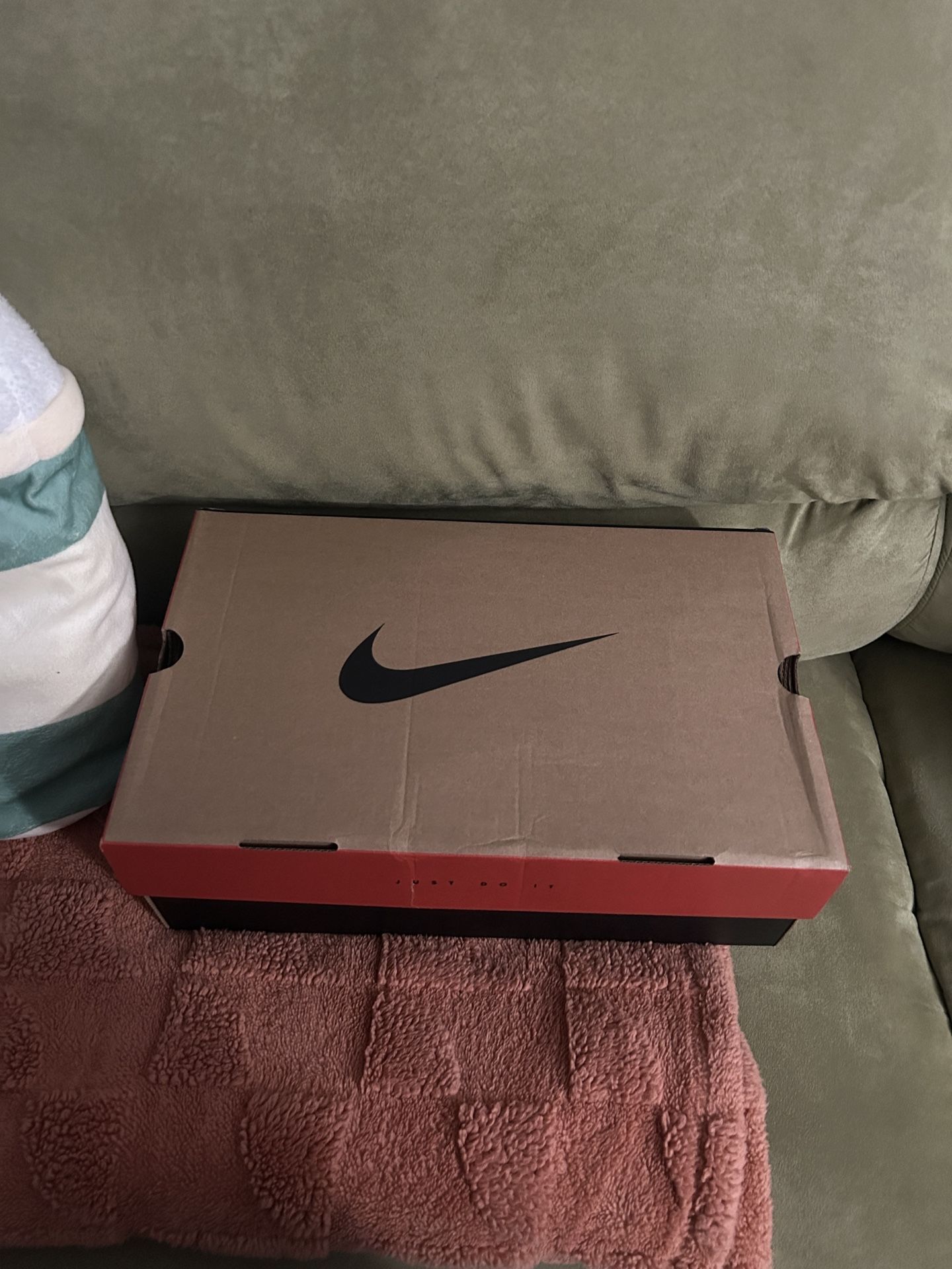 AUTHENTIC Jordan 12 Flu Games