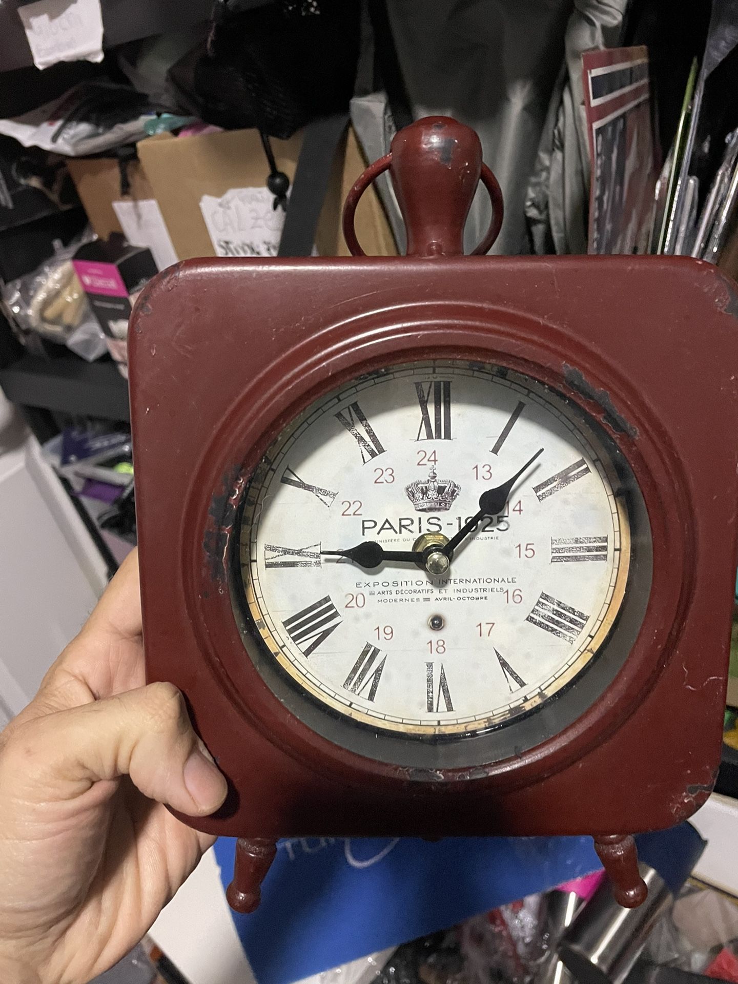 Classic style clock  Battery powered  