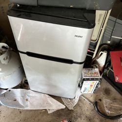 Mini Fridge 