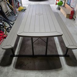 Folding picnic table
