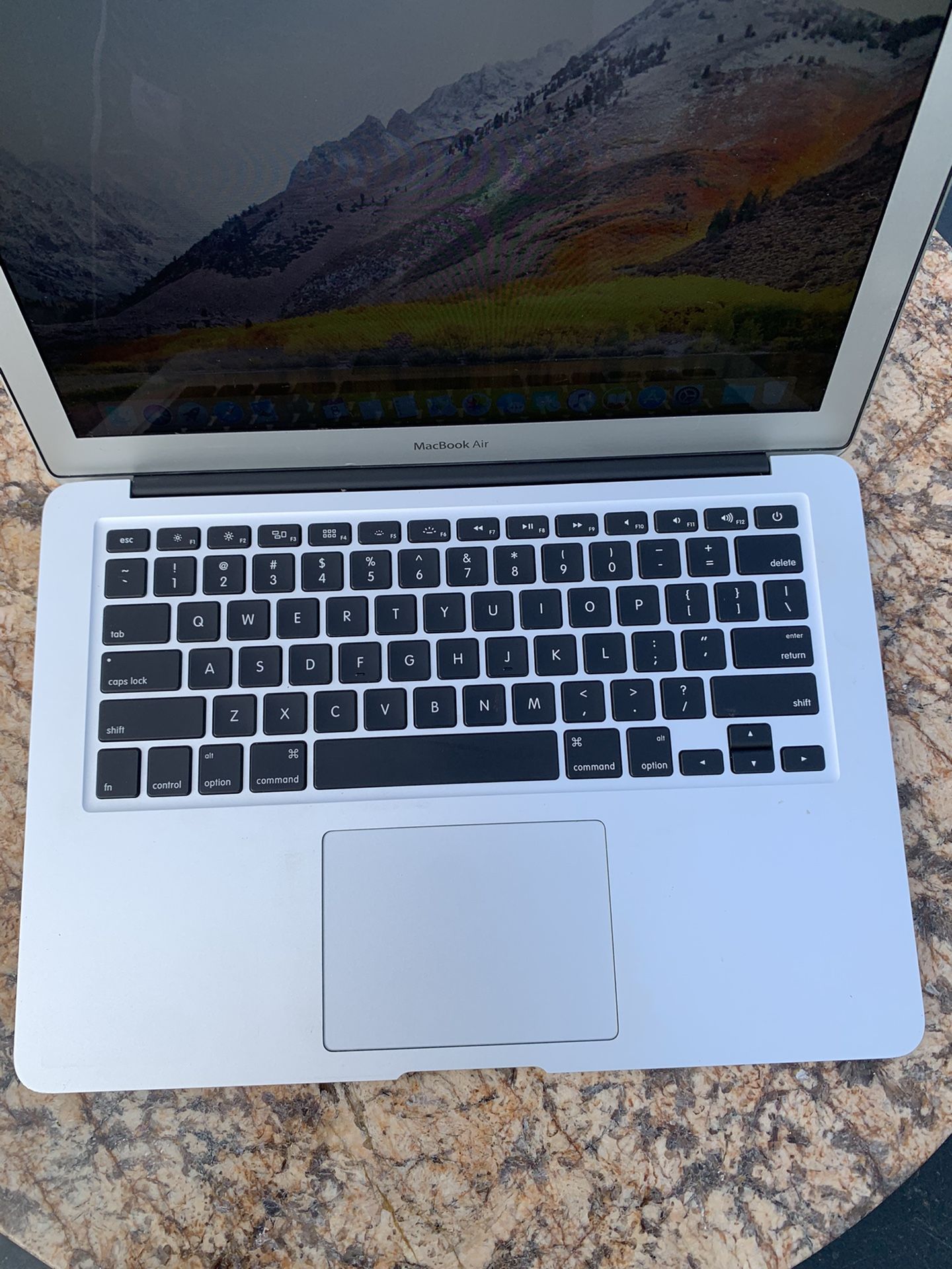 、2014MacBook Air 13inch i5 4GB 121GB 2014 Macbook Air 13 inch 1.4Ghz i5 4GB 128GB SSD Computers