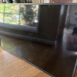 BROKEN CAN BE USED FOR PARTS Insignia 55 Inch TV with Remote