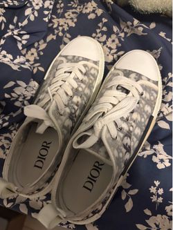 B23 Sneakers Size 9 (SHOOT ME AN OFFER)