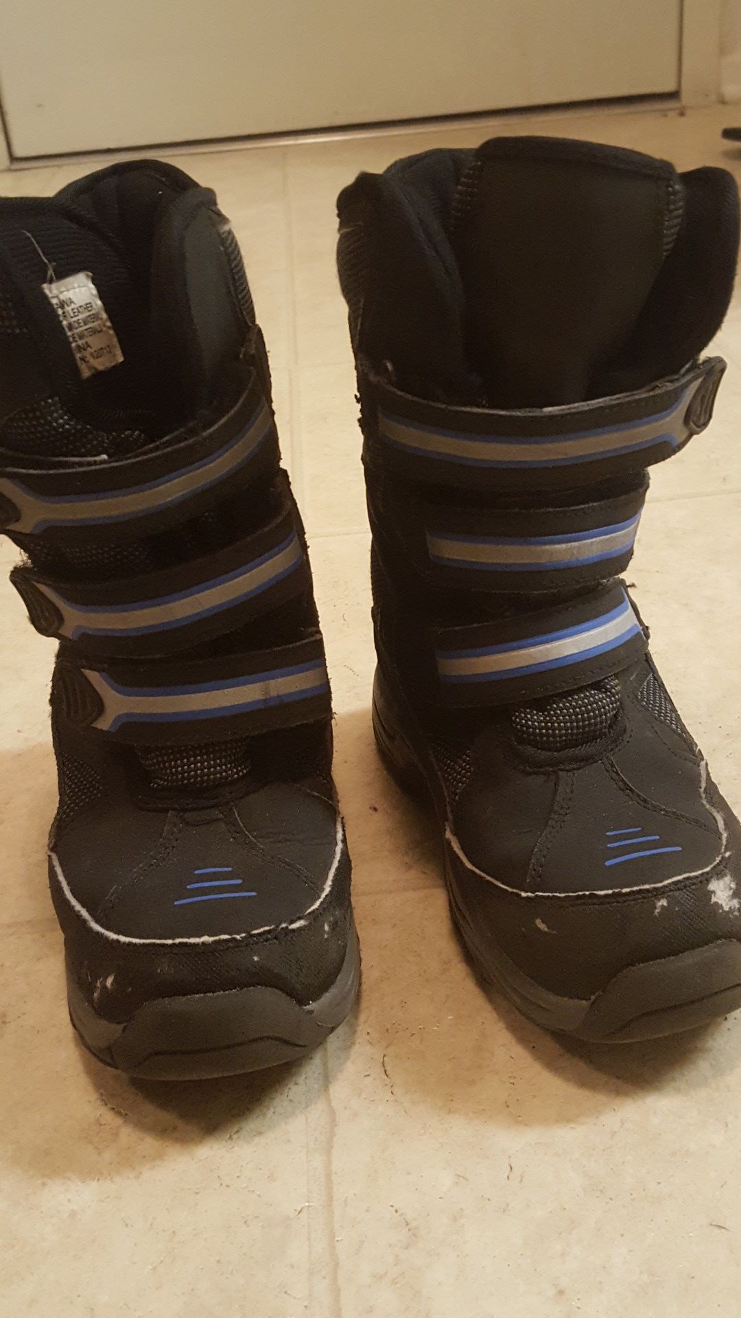 Snow boots, kids size 1