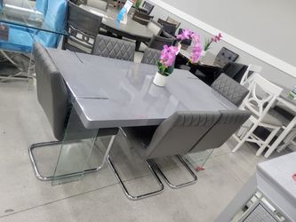Beautiful and Modern Dining Set 🩶🩶🩶