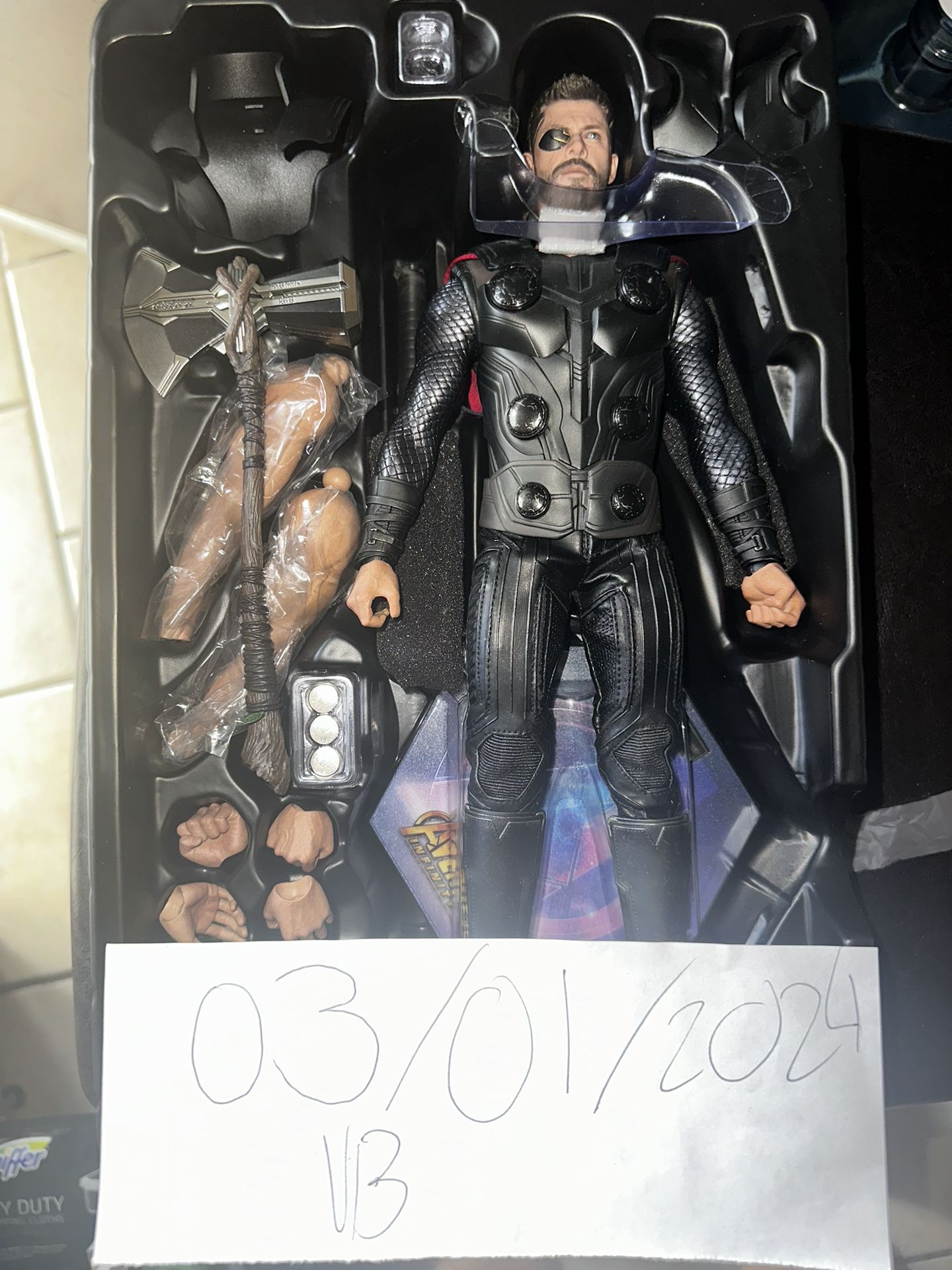 IW Thor Hot Toys 1/6 Figure