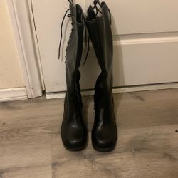 Black Boots 