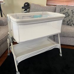 Extremely clean Angelbliss bedside bassinet