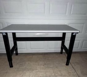 Global Industrial™ Adjustable Height Workbench, 60 x 30",