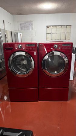 Set of washer machine LG and gas dryer. In perfect conditions and works perfectly. Washer machine capacity of 4.5 and dryer capacity 7.4. Deliver to y