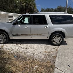 2011 Lincoln Navigator L
