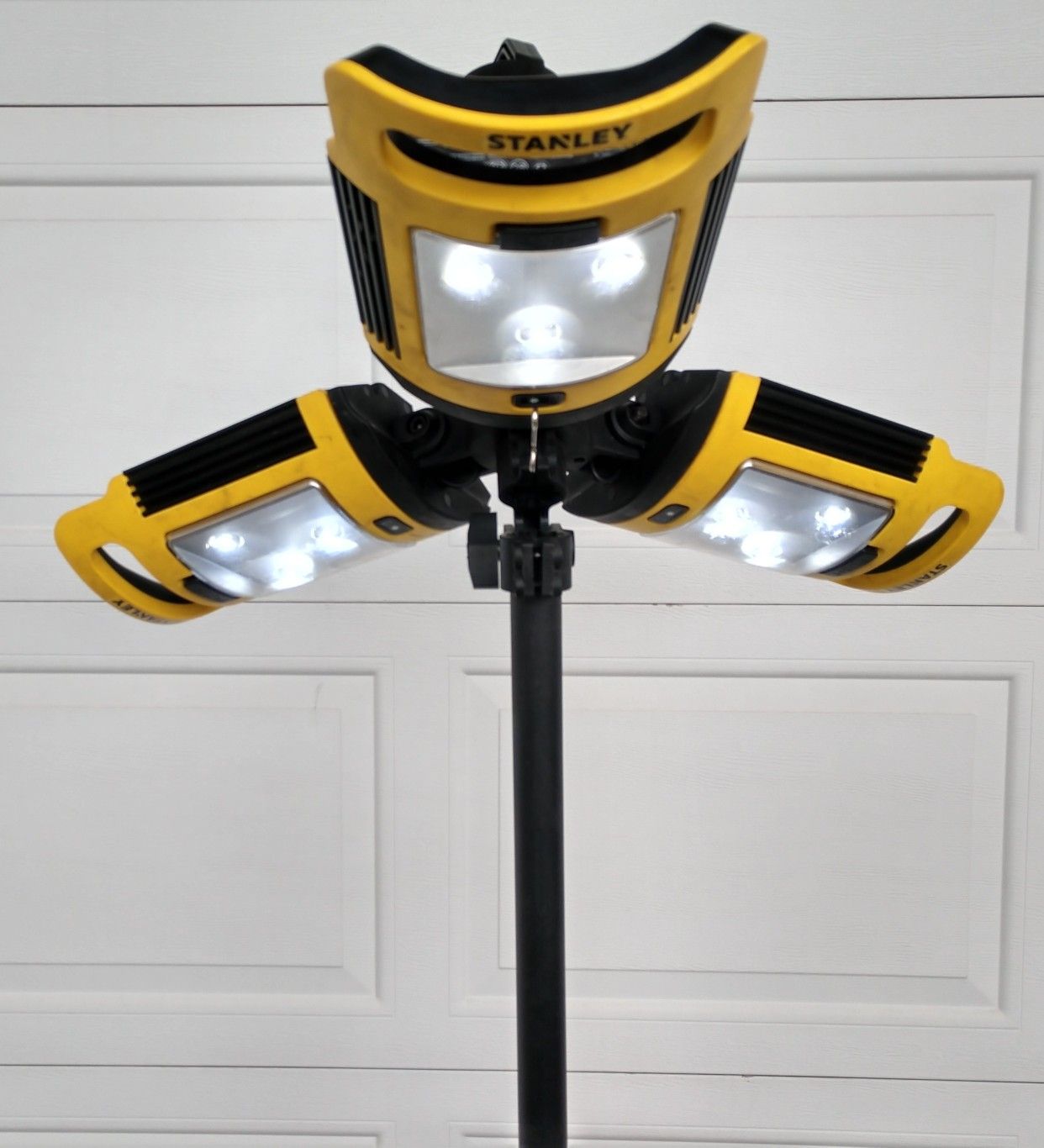 ULTIMATE TRIPOD PORTABLE LED WORKLIGHT Stanley Fat Max Three Module