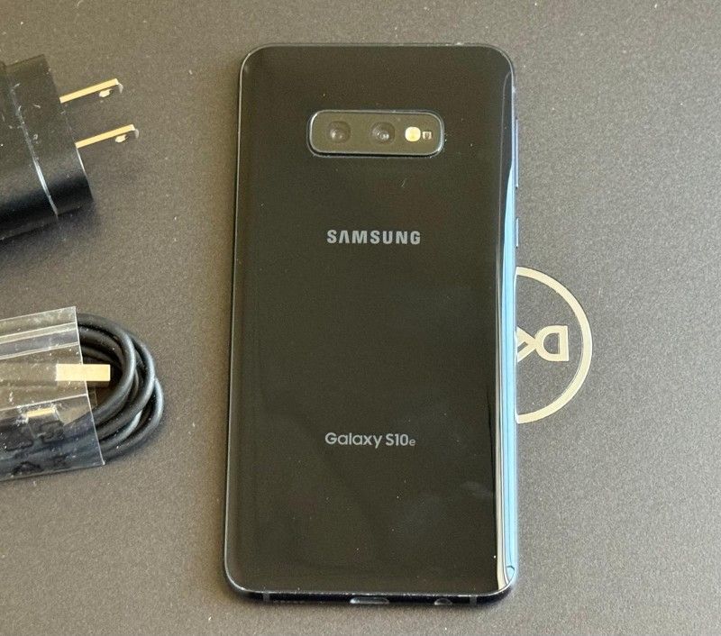 Samsung Galaxy S10e , 128GB , Unlocked for all Company Carrier , Excellent Condition Like New
