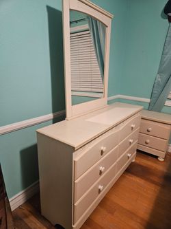 Full bedroom set ashley's furniture.