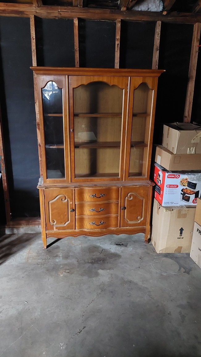 Nice Vintage China Cabinet
