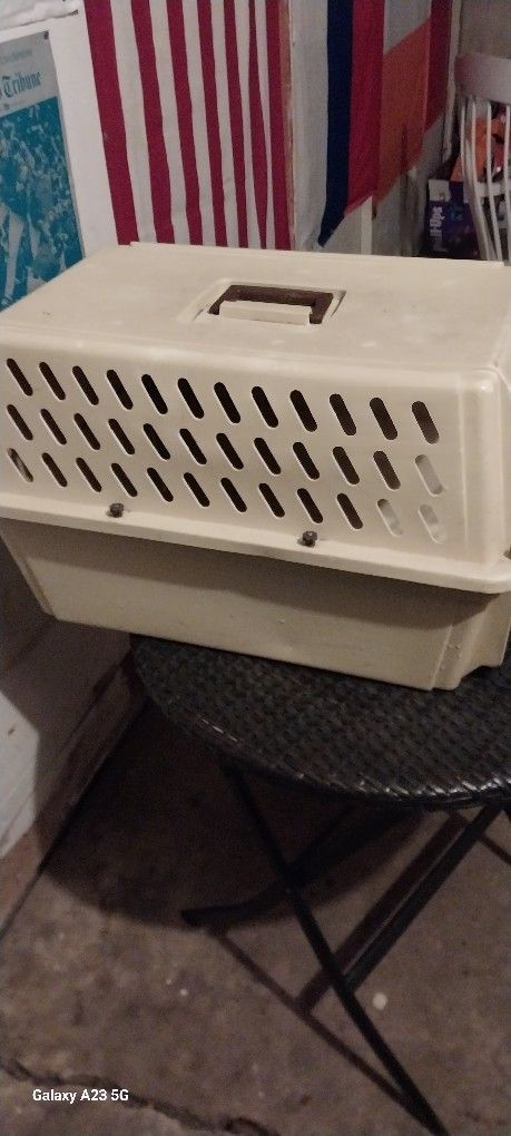 Small Dog Kennel Good Condiction