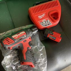 Milwaukee M12 Drill ( Battery Included )