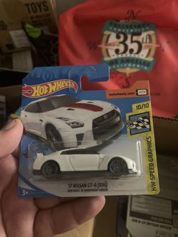 Hot Wheels '17 Nissan Skyline GT-R (R35) WHITE #137 2020 new on short card