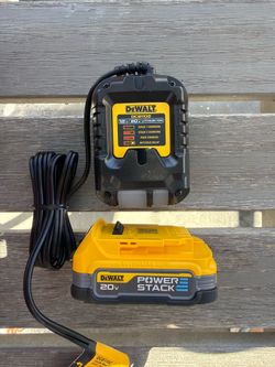 New 20v dewalt power stack battery n charger