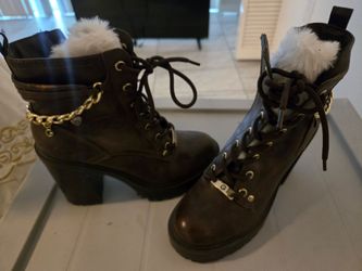 Guess boots