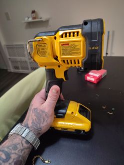 DeWalt led flashlight