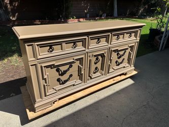 THOMASVILLE DRESSER