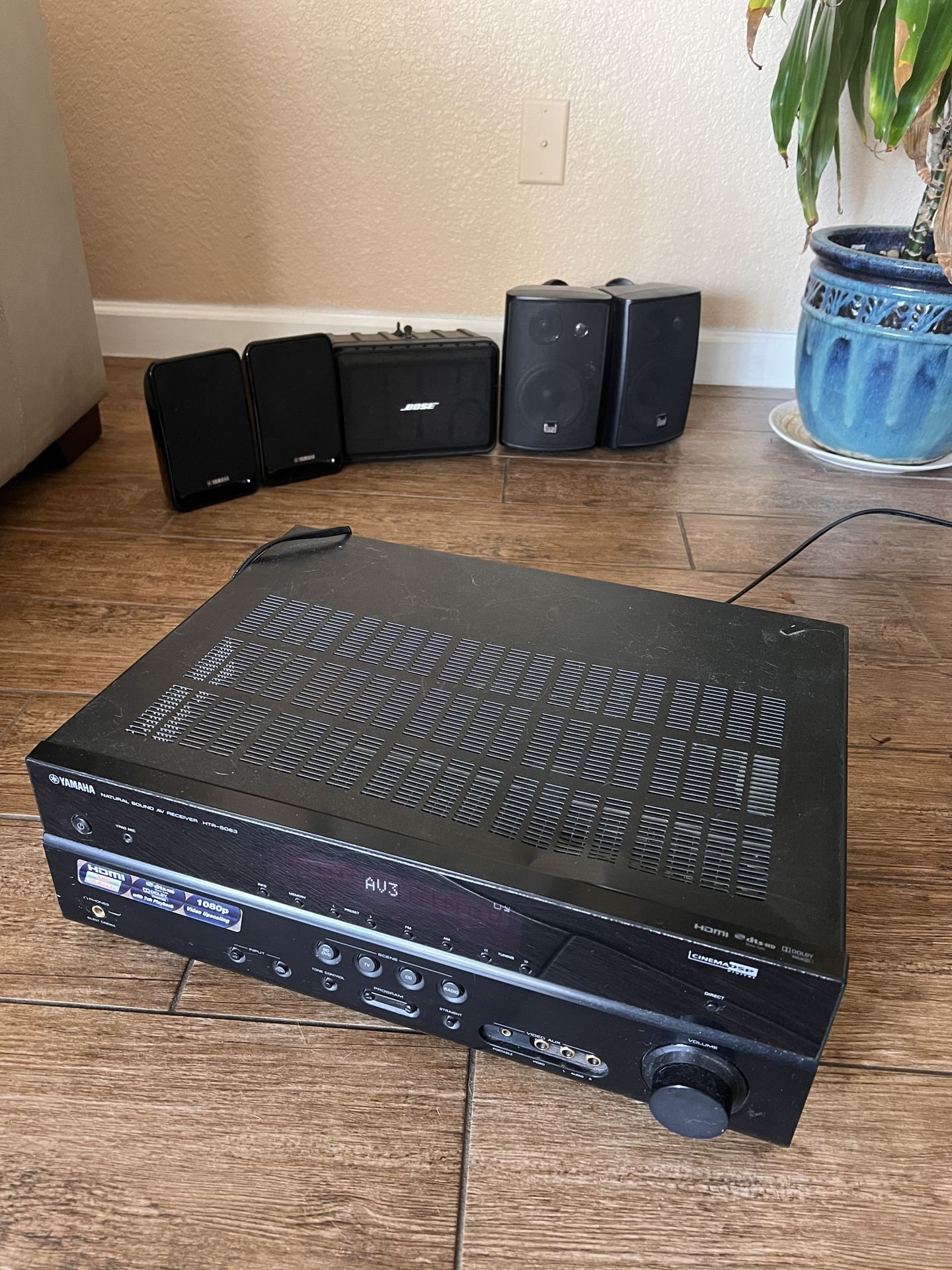 YAMAHA 7.1-Channel Digital Home Theater Receiver and 5 Speakers
