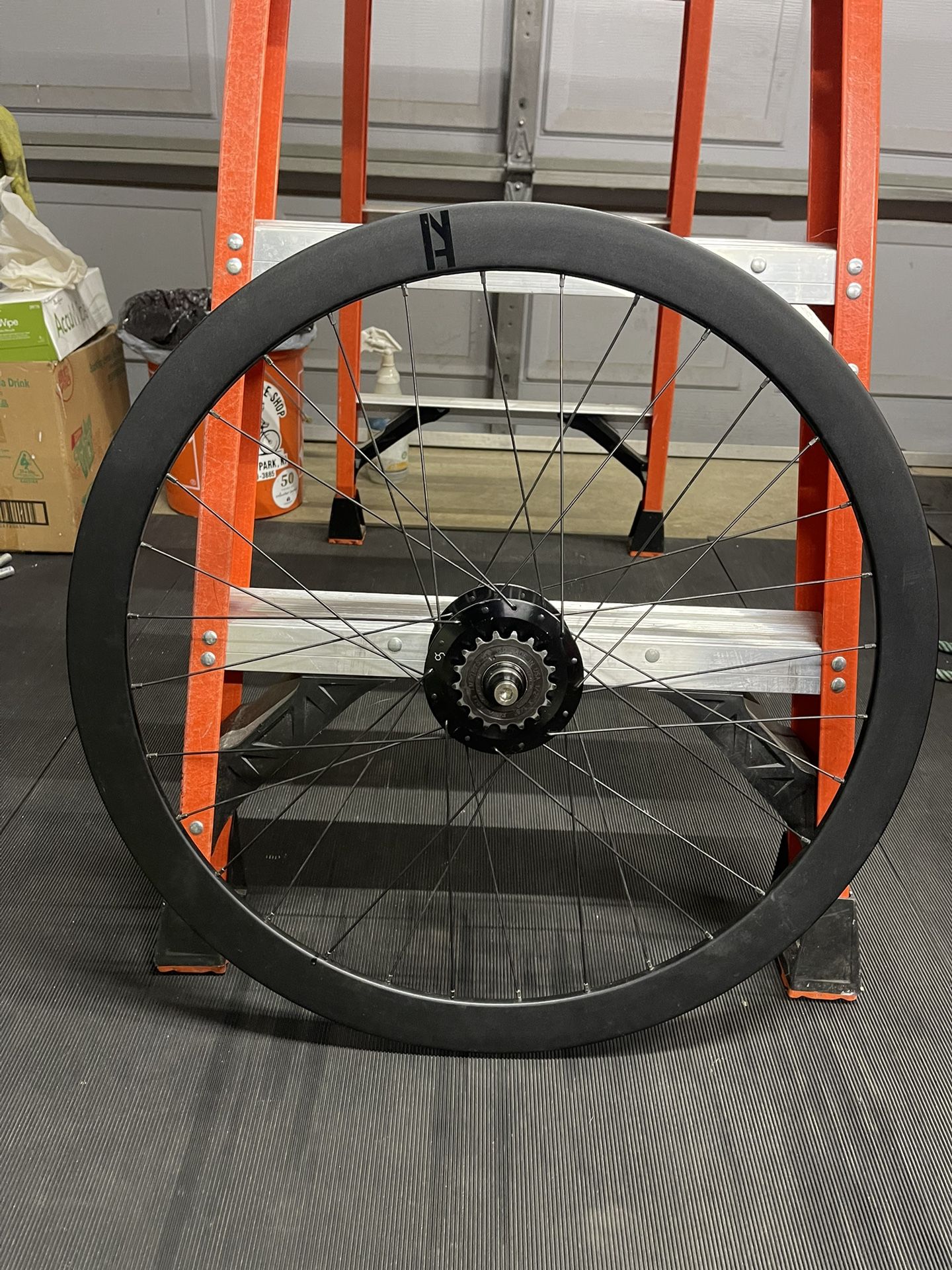 Rear Chub Hub x H+SON track fixed wheel