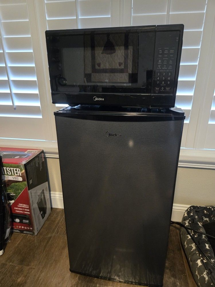 Mini fridge and microwave