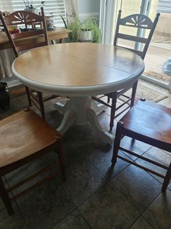 Round Kitchen Table and 4 Chairs